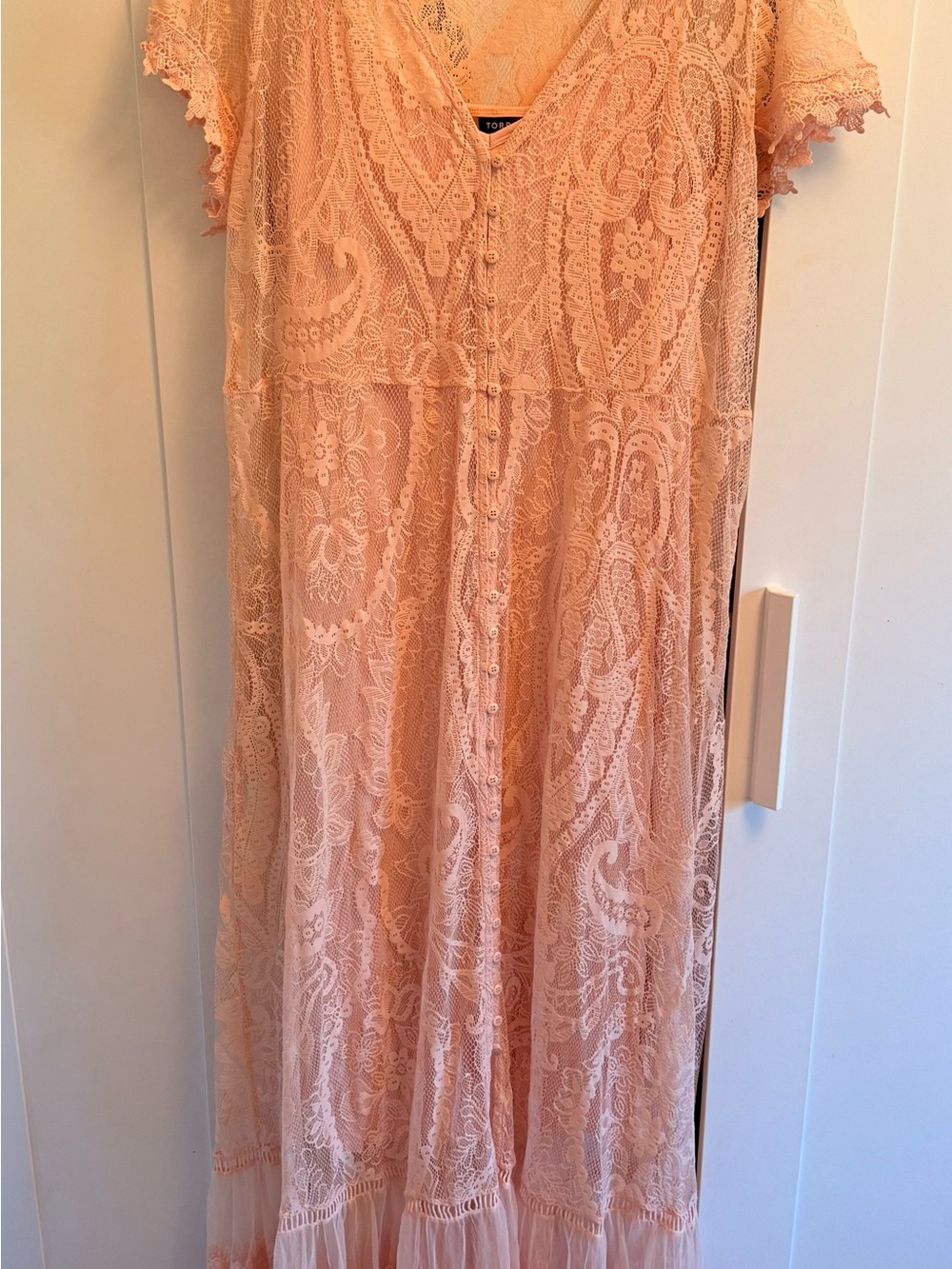 torrid Peach Lace V-Neck Ruffle-Hem Maxi Dress - Picture 2 of 9